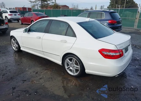 2013 Mercedes-Benz E 350 4Matic z USA, uszkodzony, nr VIN WDDHF8JB6DA751657